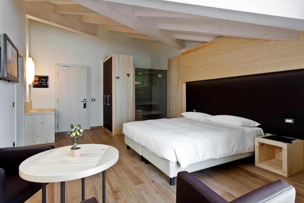Hotel Delle Alpi ปัสโซเดลโตนาเล ภายนอก รูปภาพ