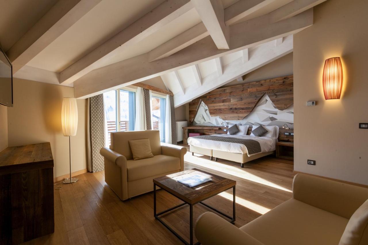 Hotel Delle Alpi ปัสโซเดลโตนาเล ภายนอก รูปภาพ