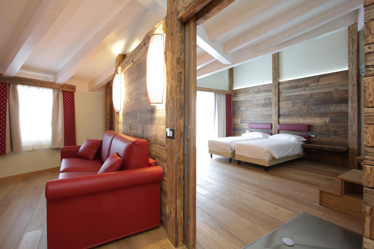 Hotel Delle Alpi ปัสโซเดลโตนาเล ภายนอก รูปภาพ