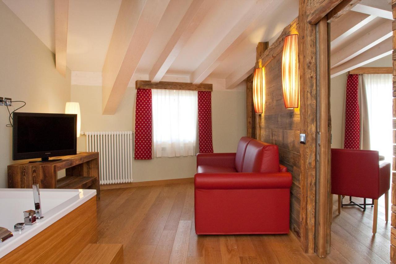 Hotel Delle Alpi ปัสโซเดลโตนาเล ภายนอก รูปภาพ