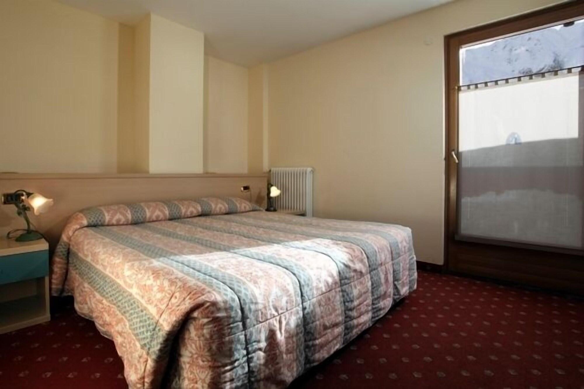 Hotel Delle Alpi ปัสโซเดลโตนาเล ภายนอก รูปภาพ