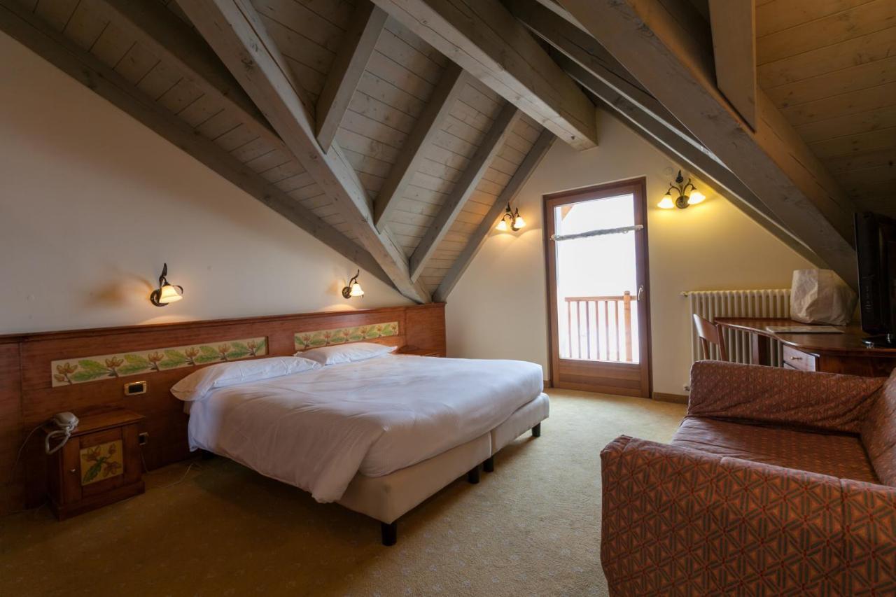 Hotel Delle Alpi ปัสโซเดลโตนาเล ภายนอก รูปภาพ