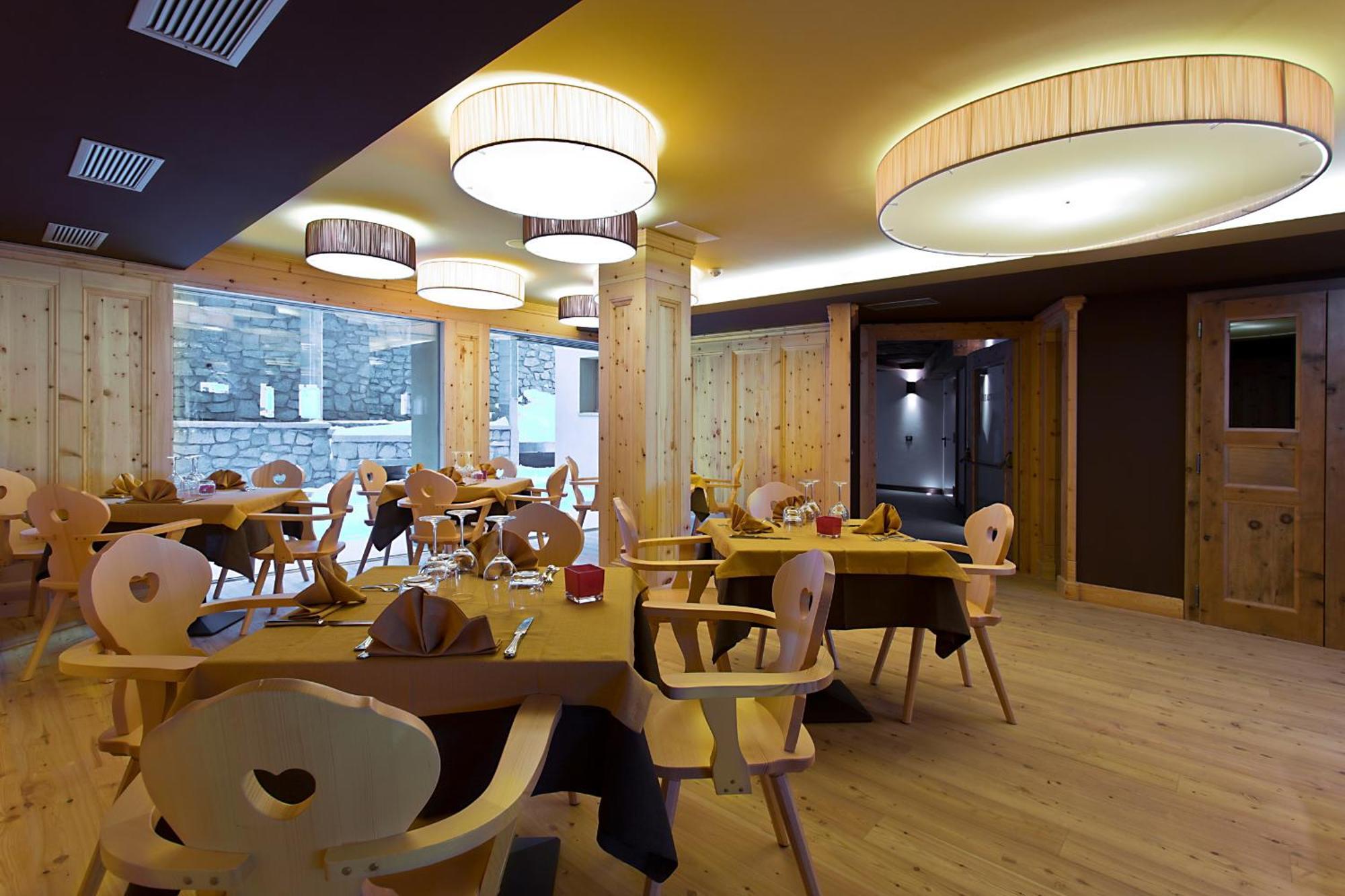 Hotel Delle Alpi ปัสโซเดลโตนาเล ภายนอก รูปภาพ