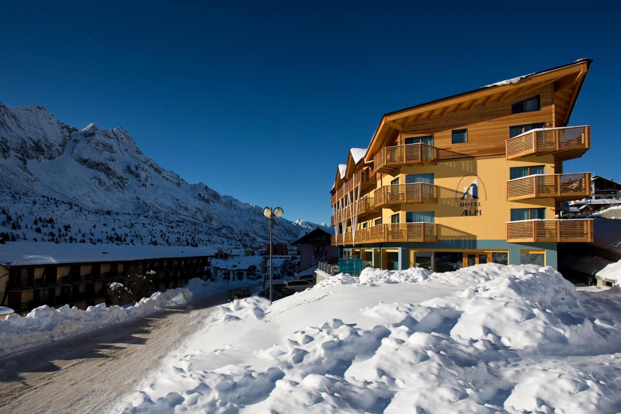 Hotel Delle Alpi ปัสโซเดลโตนาเล ภายนอก รูปภาพ