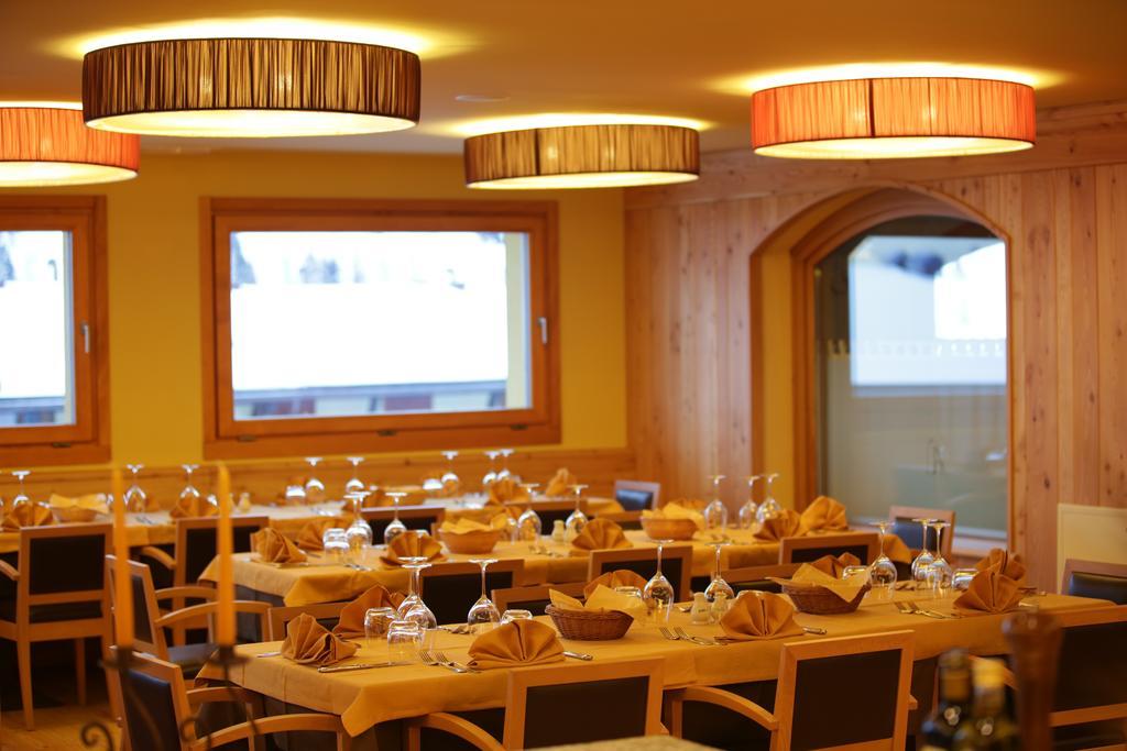 Hotel Delle Alpi ปัสโซเดลโตนาเล ภายนอก รูปภาพ