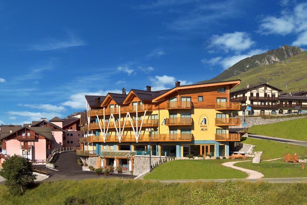 Hotel Delle Alpi ปัสโซเดลโตนาเล ภายนอก รูปภาพ